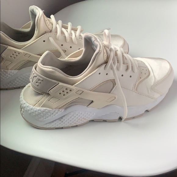 how to clean white huaraches at home